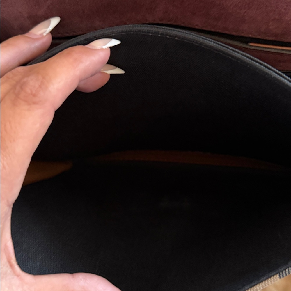 Burberry Maroon and Tan Leather Interior - Picture 8 of 13